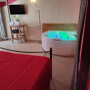 Casa Vacanze Happy Holidays Aeroporto di Catania Fontana Rossa
